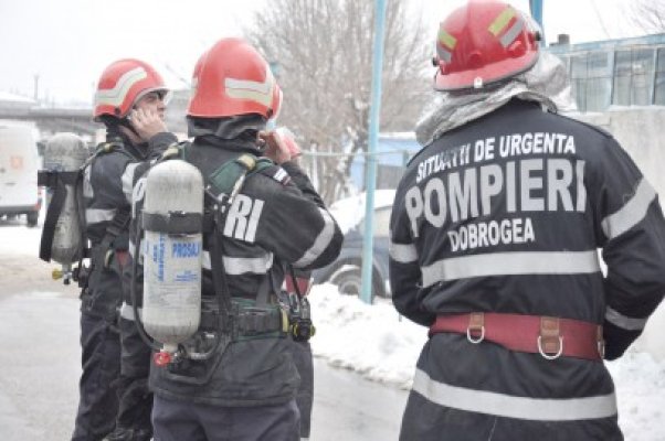 Puşi pe drumuri pentru o găleată de gunoaie arse